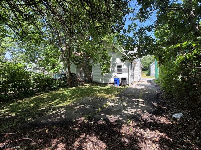 1096 E 72nd Street, Cleveland, OH 44103