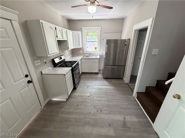 1096 E 72nd Street, Cleveland, OH 44103