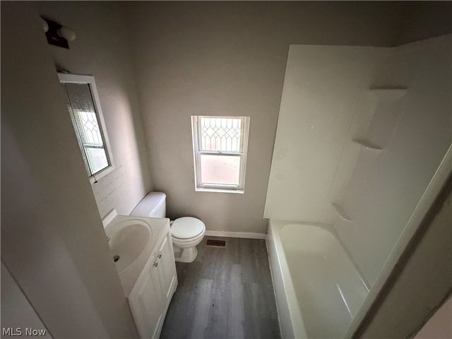 1096 E 72nd Street, Cleveland, OH 44103