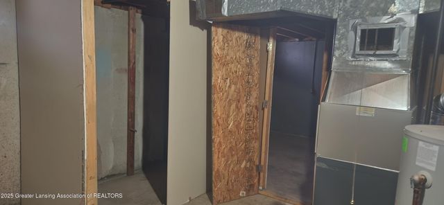 1406 Weymouth Court, Lansing, MI 48911