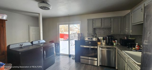 1406 Weymouth Court, Lansing, MI 48911