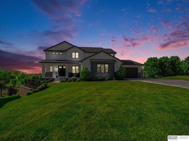 21209 Walnut Circle, Elkhorn, NE 68022