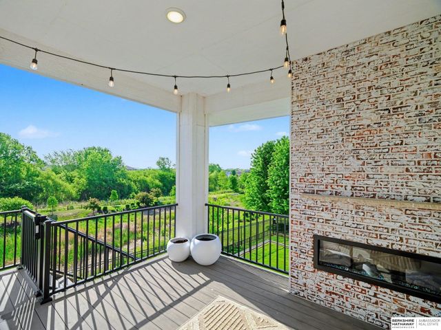 21209 Walnut Circle, Elkhorn, NE 68022