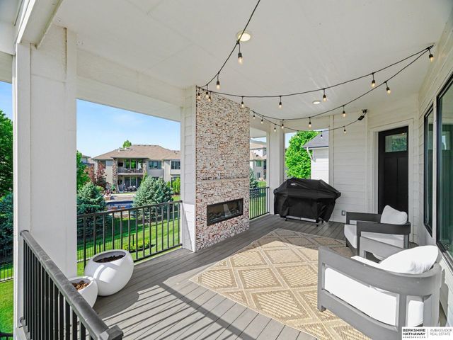 21209 Walnut Circle, Elkhorn, NE 68022