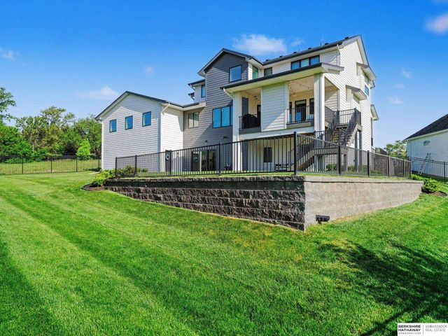 21209 Walnut Circle, Elkhorn, NE 68022