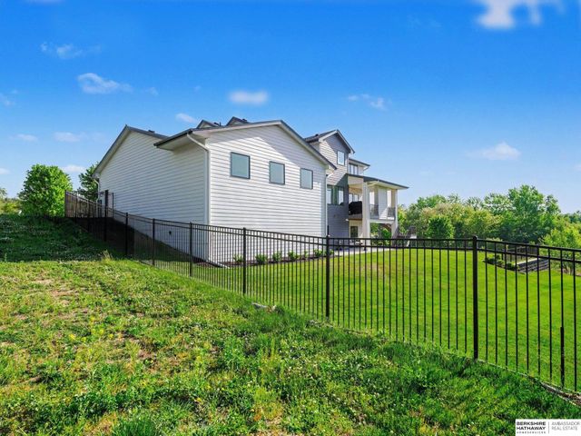 21209 Walnut Circle, Elkhorn, NE 68022