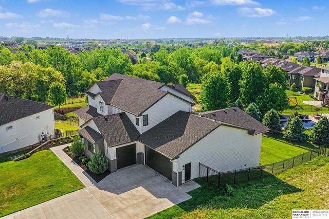 21209 Walnut Circle, Elkhorn, NE 68022