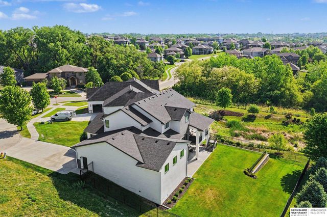 21209 Walnut Circle, Elkhorn, NE 68022