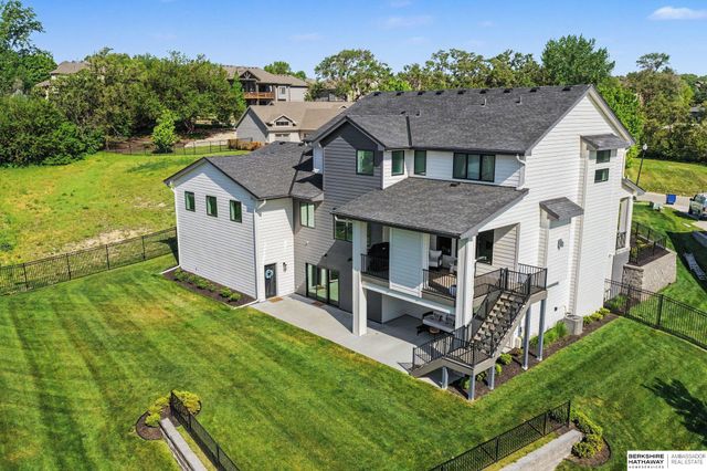 21209 Walnut Circle, Elkhorn, NE 68022