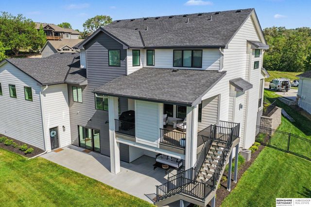 21209 Walnut Circle, Elkhorn, NE 68022
