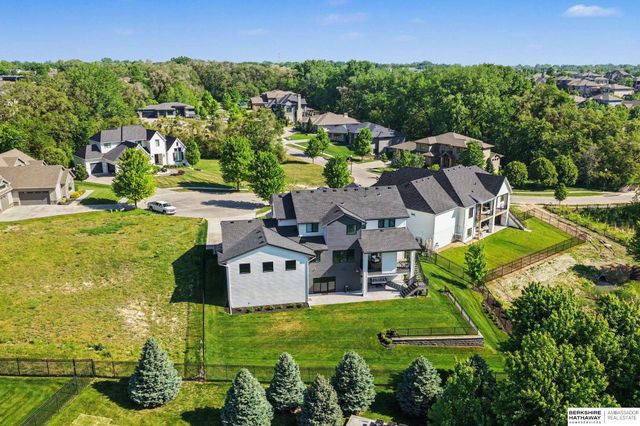 21209 Walnut Circle, Elkhorn, NE 68022
