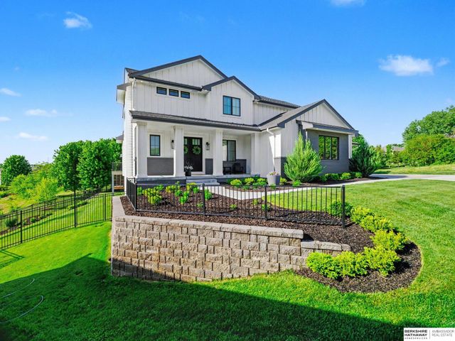 21209 Walnut Circle, Elkhorn, NE 68022