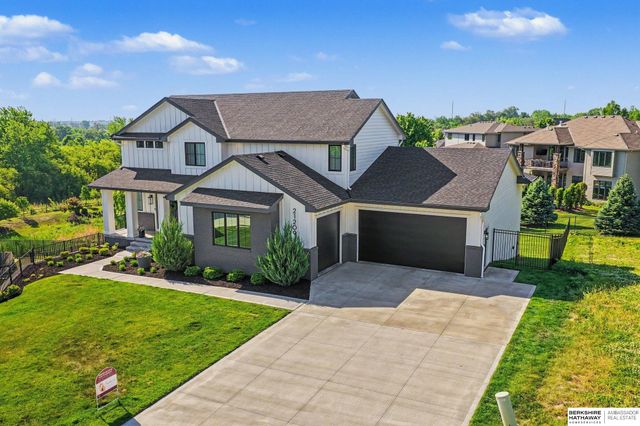 21209 Walnut Circle, Elkhorn, NE 68022