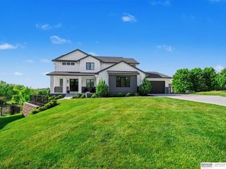 21209 Walnut Circle, Elkhorn, NE 68022