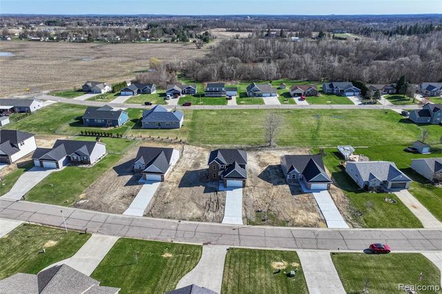 10198 Hunt Drive, Davison, MI 48423