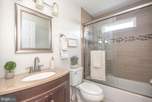 30 WINDSOR RD, Southampton, NJ 08088