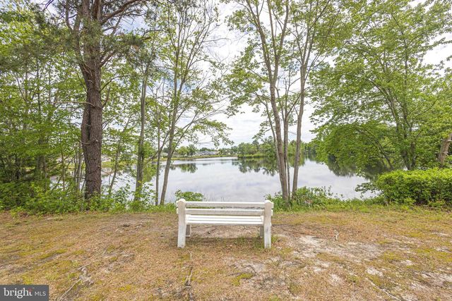 30 WINDSOR RD, Southampton, NJ 08088