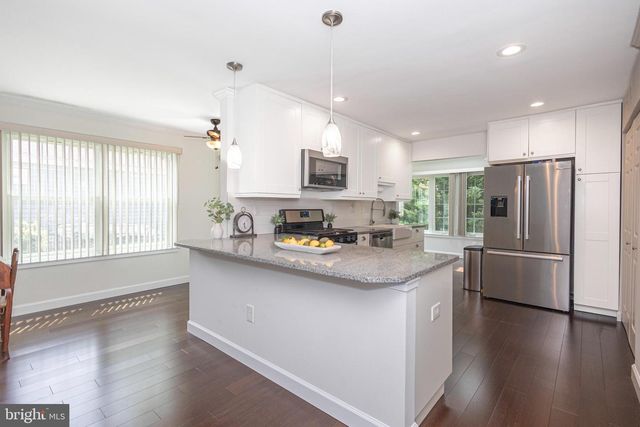 30 WINDSOR RD, Southampton, NJ 08088