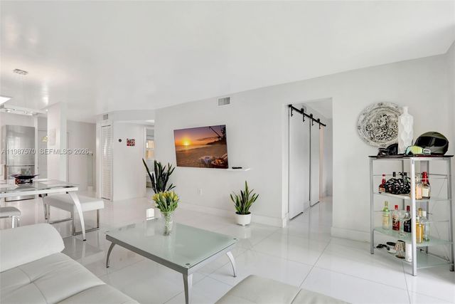 2931 E Sunrise Lakes Drive 109, Sunrise, FL 33322