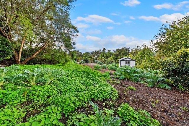 2360 Lone Oak Lane, Vista, CA 92084