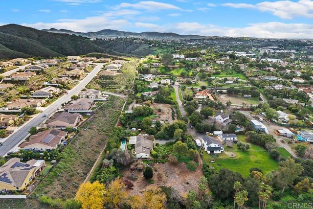 2360 Lone Oak Lane, Vista, CA 92084