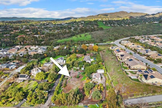 2360 Lone Oak Lane, Vista, CA 92084