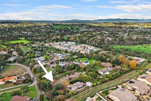 2360 Lone Oak Lane, Vista, CA 92084