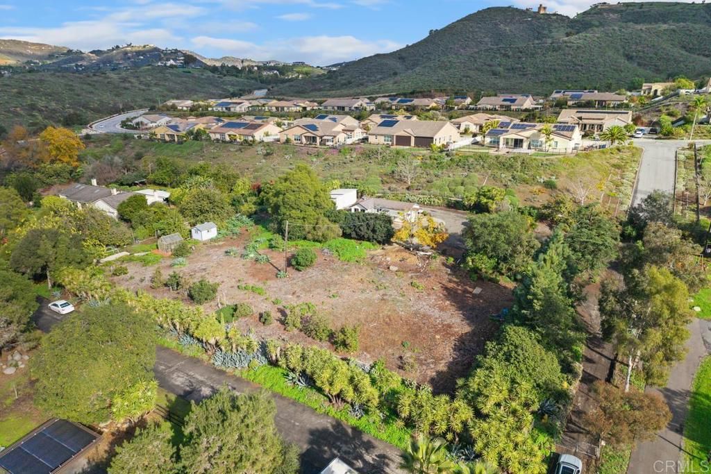 2360 Lone Oak Lane, Vista, CA 92084