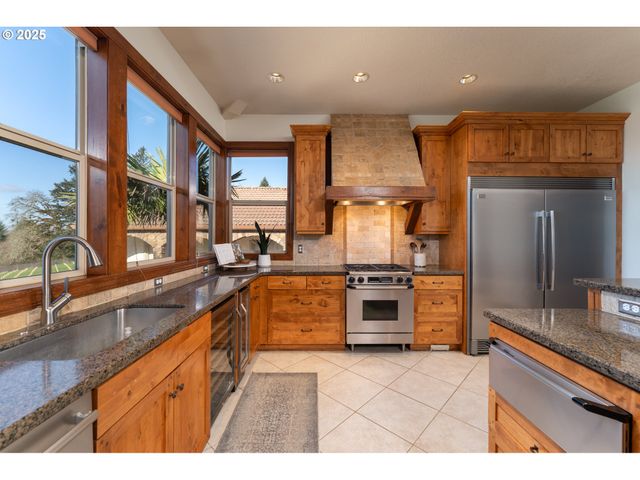 16225 Ne WILKERSON Way, Newberg, OR 97132