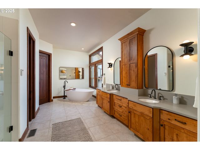 16225 Ne WILKERSON Way, Newberg, OR 97132