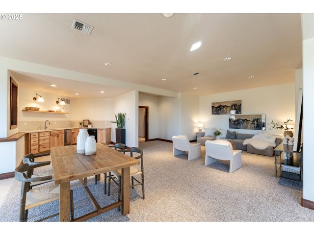 16225 Ne WILKERSON Way, Newberg, OR 97132
