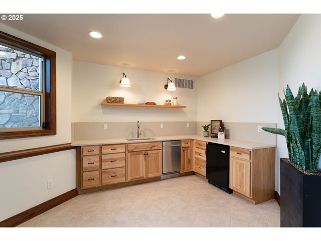 16225 Ne WILKERSON Way, Newberg, OR 97132