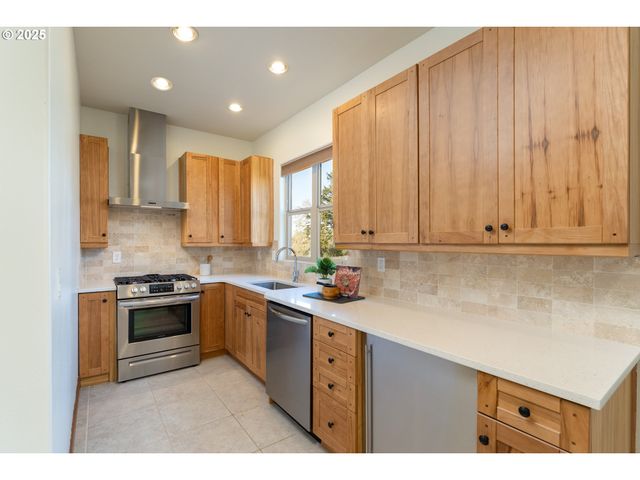 16225 Ne WILKERSON Way, Newberg, OR 97132