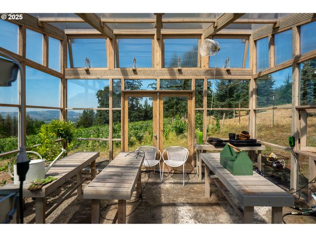16225 Ne WILKERSON Way, Newberg, OR 97132