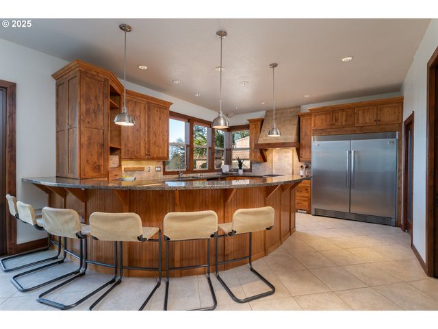 16225 Ne WILKERSON Way, Newberg, OR 97132