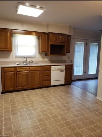 3796 Vandalia Drive, Winston-salem, NC 27104