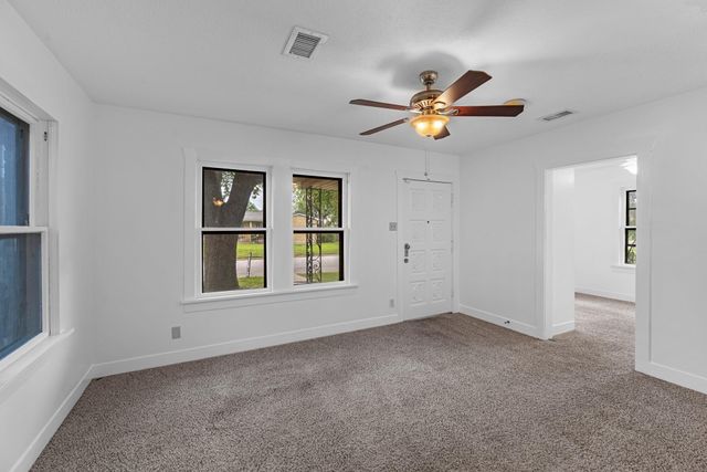 512 Gale Street, Houston, TX 77009