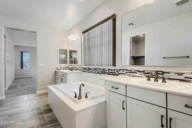 986 W ANGEL Drive, Chandler, AZ 85248