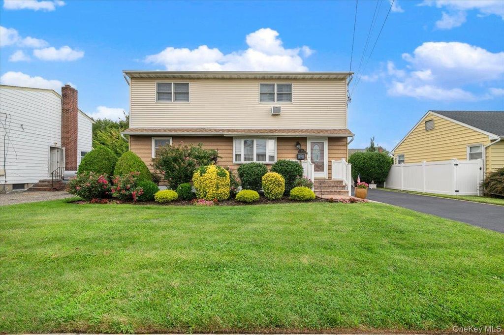 210 N 5th Street, Bethpage, NY 11714 — exterior