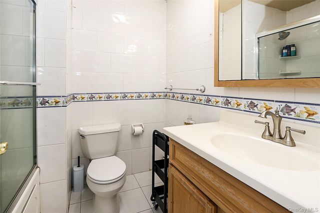 395 Ridgefield Road, Hauppauge, NY 11788