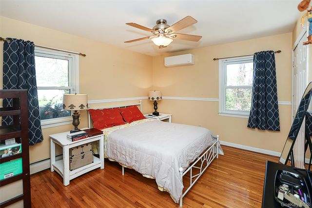 395 Ridgefield Road, Hauppauge, NY 11788