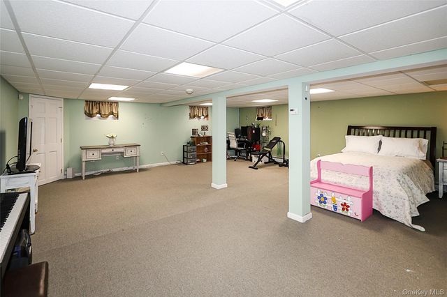 395 Ridgefield Road, Hauppauge, NY 11788