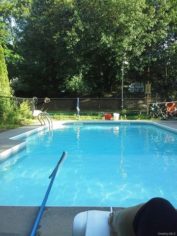 395 Ridgefield Road, Hauppauge, NY 11788