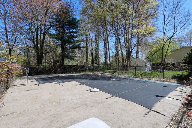 395 Ridgefield Road, Hauppauge, NY 11788