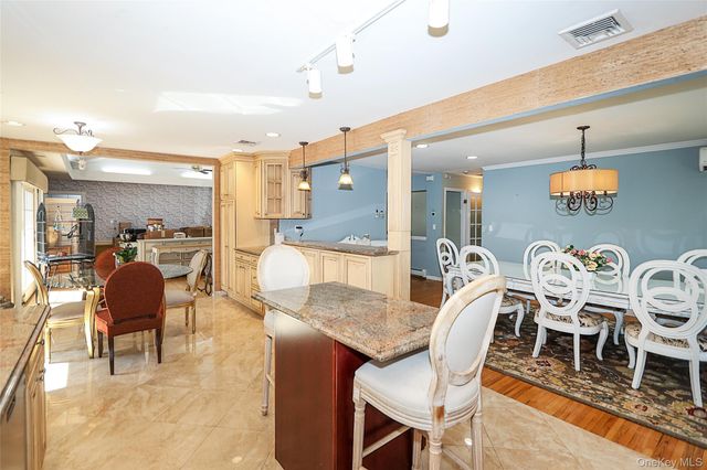 395 Ridgefield Road, Hauppauge, NY 11788