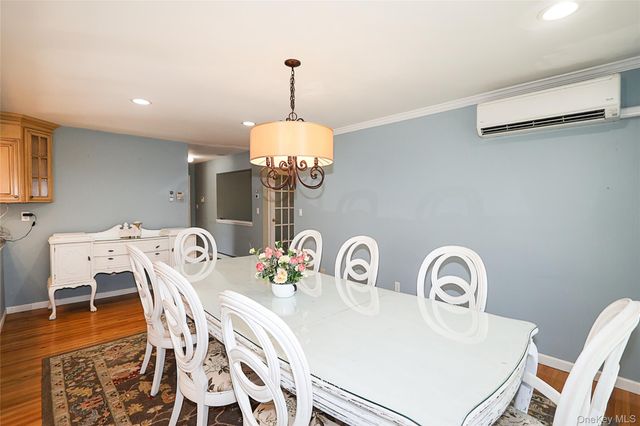 395 Ridgefield Road, Hauppauge, NY 11788