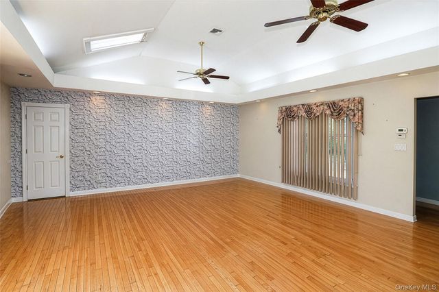 395 Ridgefield Road, Hauppauge, NY 11788