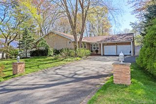 395 Ridgefield Road, Hauppauge, NY 11788