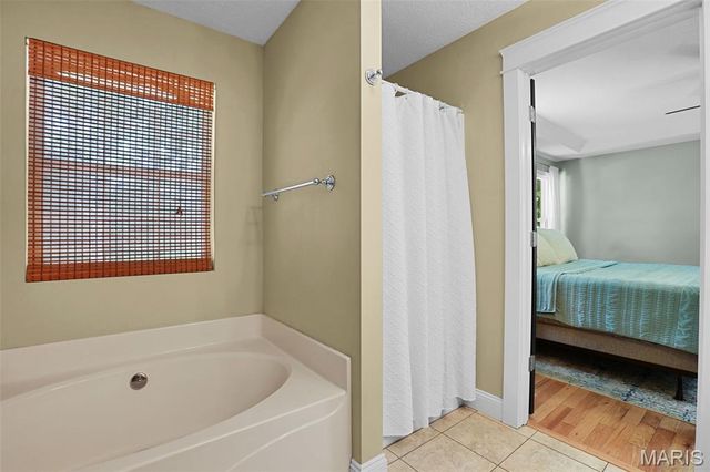 28 S Meadow Lane, Glen Carbon, IL 62034