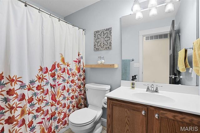 28 S Meadow Lane, Glen Carbon, IL 62034